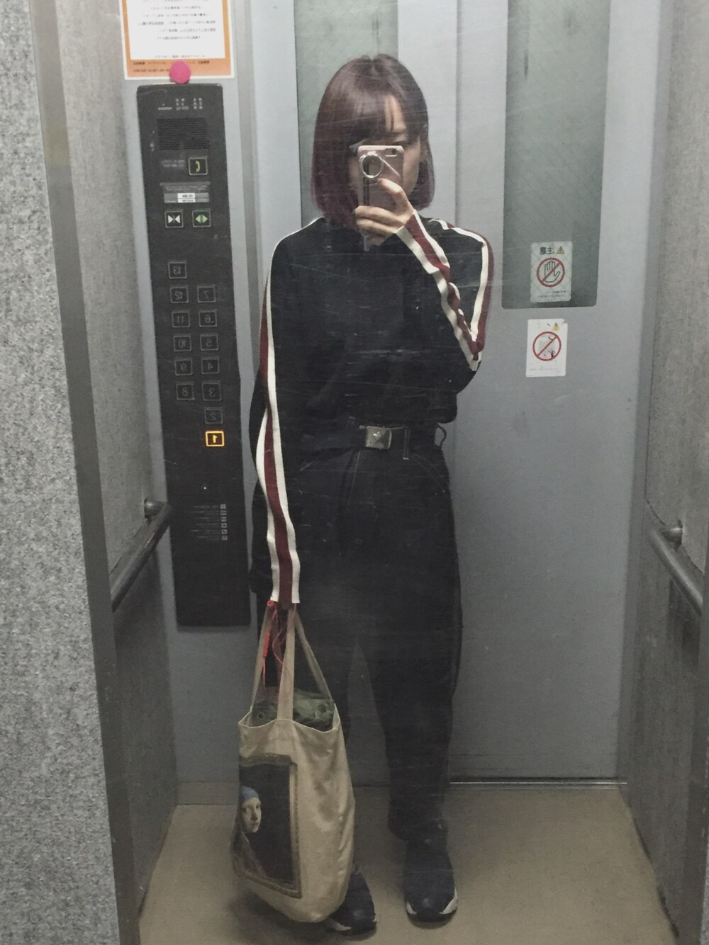 「ロングスリーブ、寒い」｜「RAGEBLUEのアイテム（デニムパンツ、ブルー系）」を使った、amiiさん（レディース・155cm）の秋コーディネートの1枚目の写真