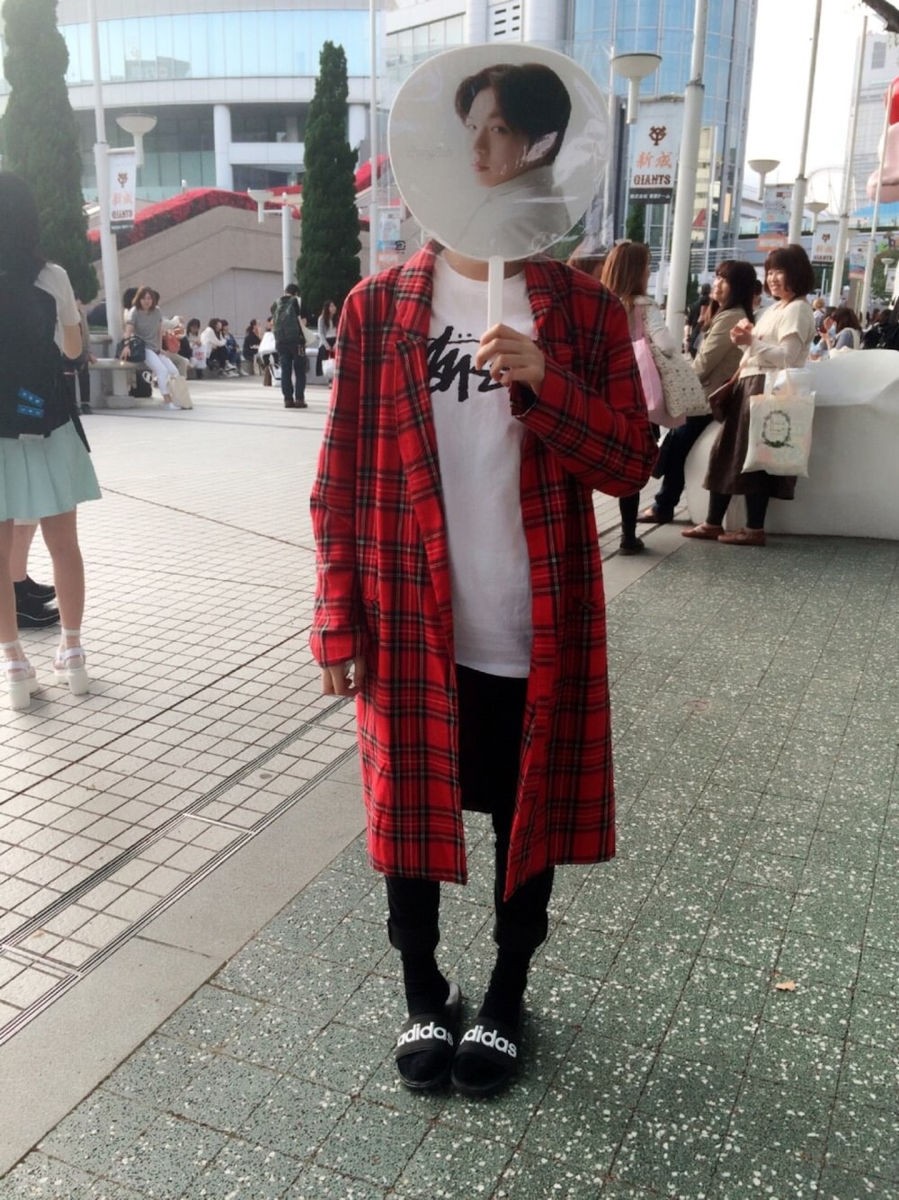 「stussy、adidas、BUBBLES」｜「STUSSYのアイテム（Tシャツ/カットソー、ホワイト系）」を使った、ＥＲＩさん（レディース・163cm）の夏コーディネートの1枚目の写真