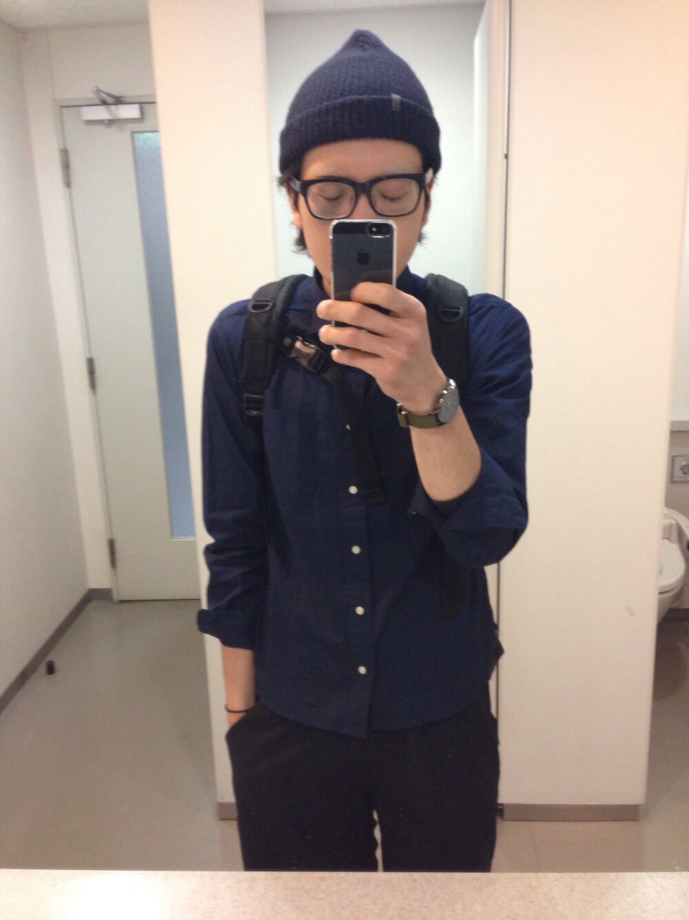 「VANS、ネイビー、ニットキャップ、Gregory、THE NORTH FACE、短パン小僧、バックパック/リュック」｜「VANSの＜VANS＞ AUTHENTIC/スニーカー（スニーカー、ホワイト系）」を使った、greenday86さん（メンズ・182cm）の春コーディネートの1枚目の写真