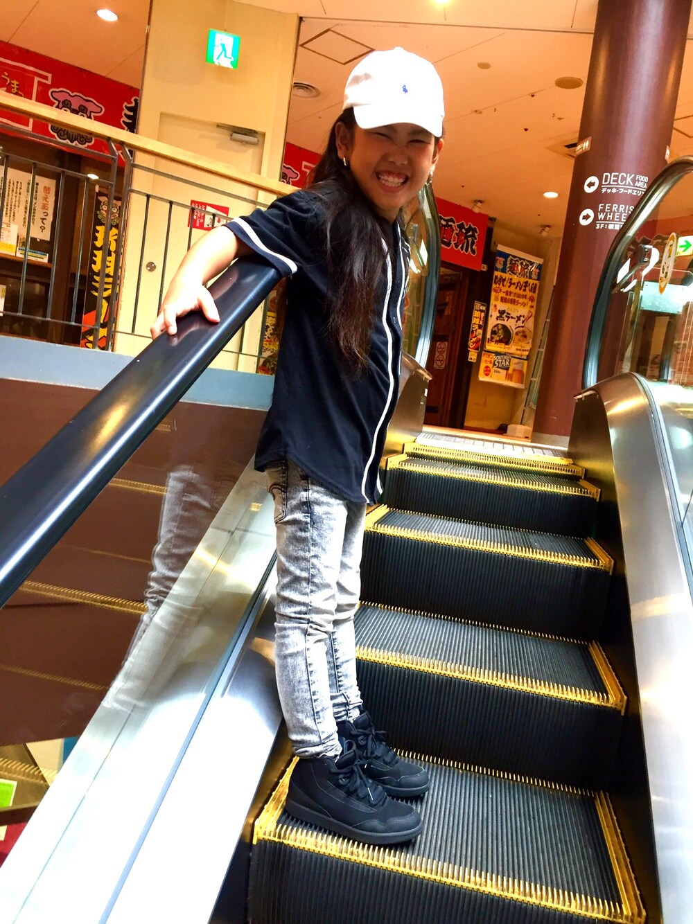 「キャップ、ベースボールシャツ、キッズコーデ、スキニー、キッズダンス、HIPHOP、AIR JORDAN」｜「POLO RALPH LAURENのアイテム（キャップ、ホワイト系）」を使った、MiAさん（キッズ・124cm）の秋コーディネートの1枚目の写真