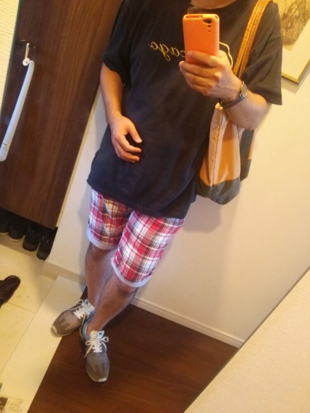 「大きめシャツ、レイジブルー、ニューバランス、L.L. Bean」｜「RAGEBLUEのチェック柄ハーフパンツ（その他パンツ、レッド系）」を使った、Jigenさん（メンズ・168cm）の夏コーディネートの1枚目の写真