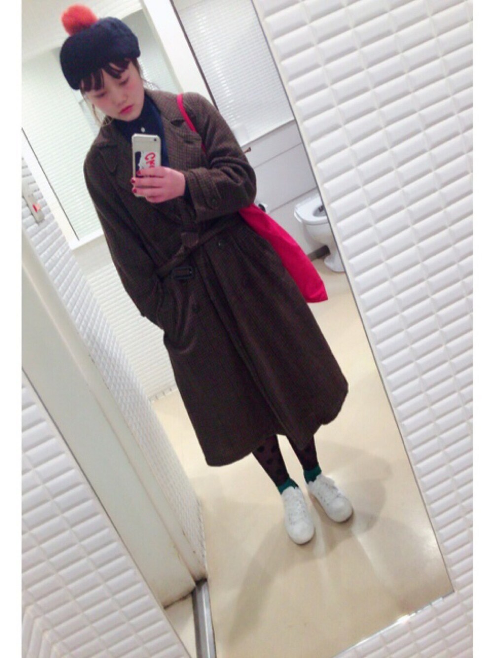 「レトロ、コート、ARMEN、WOOLRICH、カオリノモリSTAFF」｜「kaorinomoriの【カオリノモリ】デリフィン・ベレー（ハンチング/ベレー帽、ブルー系）」を使った、ジーさんさん（レディース・161cm）の冬コーディネートの1枚目の写真
