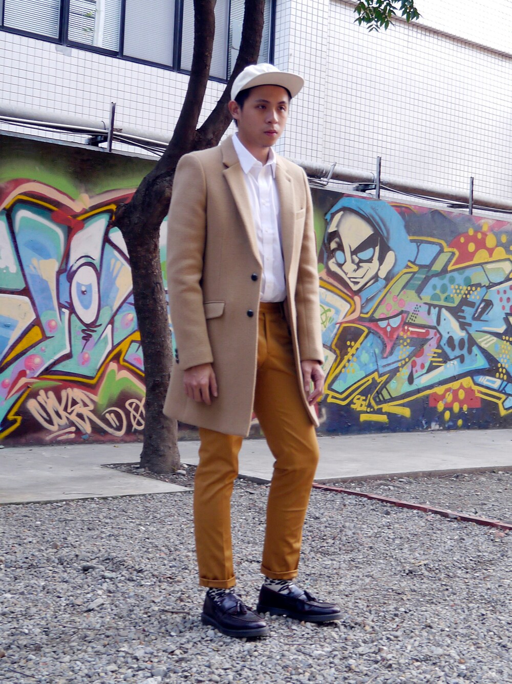 「plain-meの經典毛料Chesterfield Coat（ダウンジャケット/コート、ブラウン系）」を使った、plain-me_xmさん（メンズ・178cm）の冬コーディネートの1枚目の写真