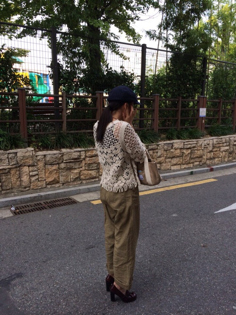 「Nigel Cabournのアイテム（その他パンツ、ベージュ系）」を使った、joさん（レディース・160cm）の秋コーディネートの1枚目の写真