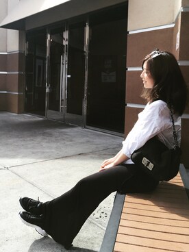 「CHANEL（シャネル）のアイテム（ショルダーバッグ、ブラック系）」を使った、Angela Maさん（レディース）の春コーディネート