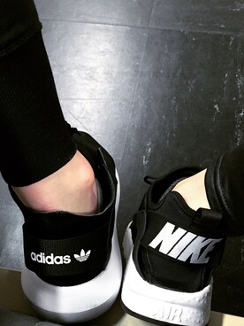 「adidas Originals（アディダスオリジナルス）のアイテム（スニーカー、ブラック系）」を使った、Angela Maさん（レディース）の春コーディネート
