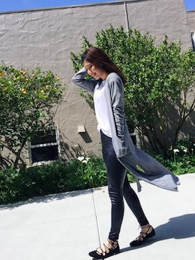 「PULL&BEAR（プルアンドベア）のアイテム（Tシャツ/カットソー、ホワイト系）」を使った、Angela Maさん（レディース）の春コーディネート