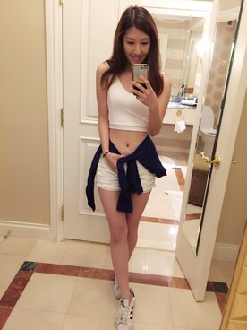 「adidas Originals（アディダスオリジナルス）のアイテム（スニーカー、ホワイト系）」を使った、Angela Maさん（レディース）の夏コーディネート
