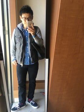 「UNIQLO（ユニクロ）のMEN ライトウエイトフルジップパーカ（長袖）（パーカー、グレー系）」を使った、TAKUYA#4さん（メンズ・167cm）の冬コーディネート