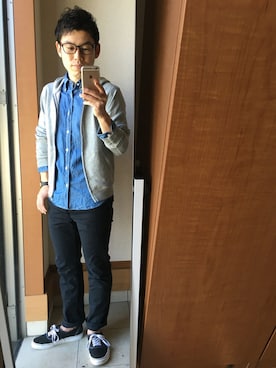 「UNIQLO（ユニクロ）のMEN ライトウエイトフルジップパーカ（長袖）（パーカー、グレー系）」を使った、TAKUYA#4さん（メンズ・167cm）の冬コーディネート