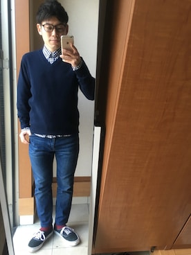 「UNIQLO（ユニクロ）のMEN コットンカシミヤVネックセーター（長袖）（ニット/セーター、ブルー系）」を使った、TAKUYA#4さん（メンズ・167cm）の冬コーディネート