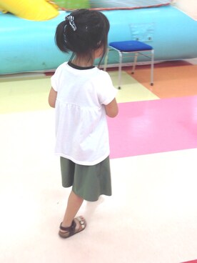 「カーキ×ホワイト」｜「アイテム（サンダル）」を使った、sarraaanさん（キッズ・100cm）の夏コーディネート