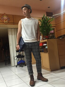 「TOPMAN（トップマン）のアイテム（チノパンツ）」を使った、Shu Wei Linさん（メンズ・180cm）の夏コーディネート