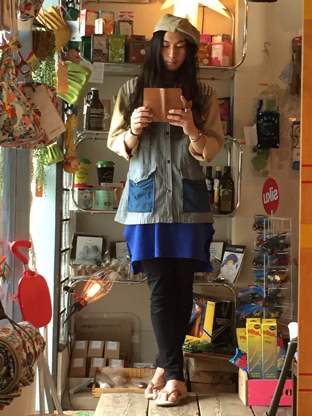 その他のカバーオール、ブルー系のTシャツ/カットソー、ブラック系のその他パンツを着用したメンズの夏コーディネートの1枚目の写真