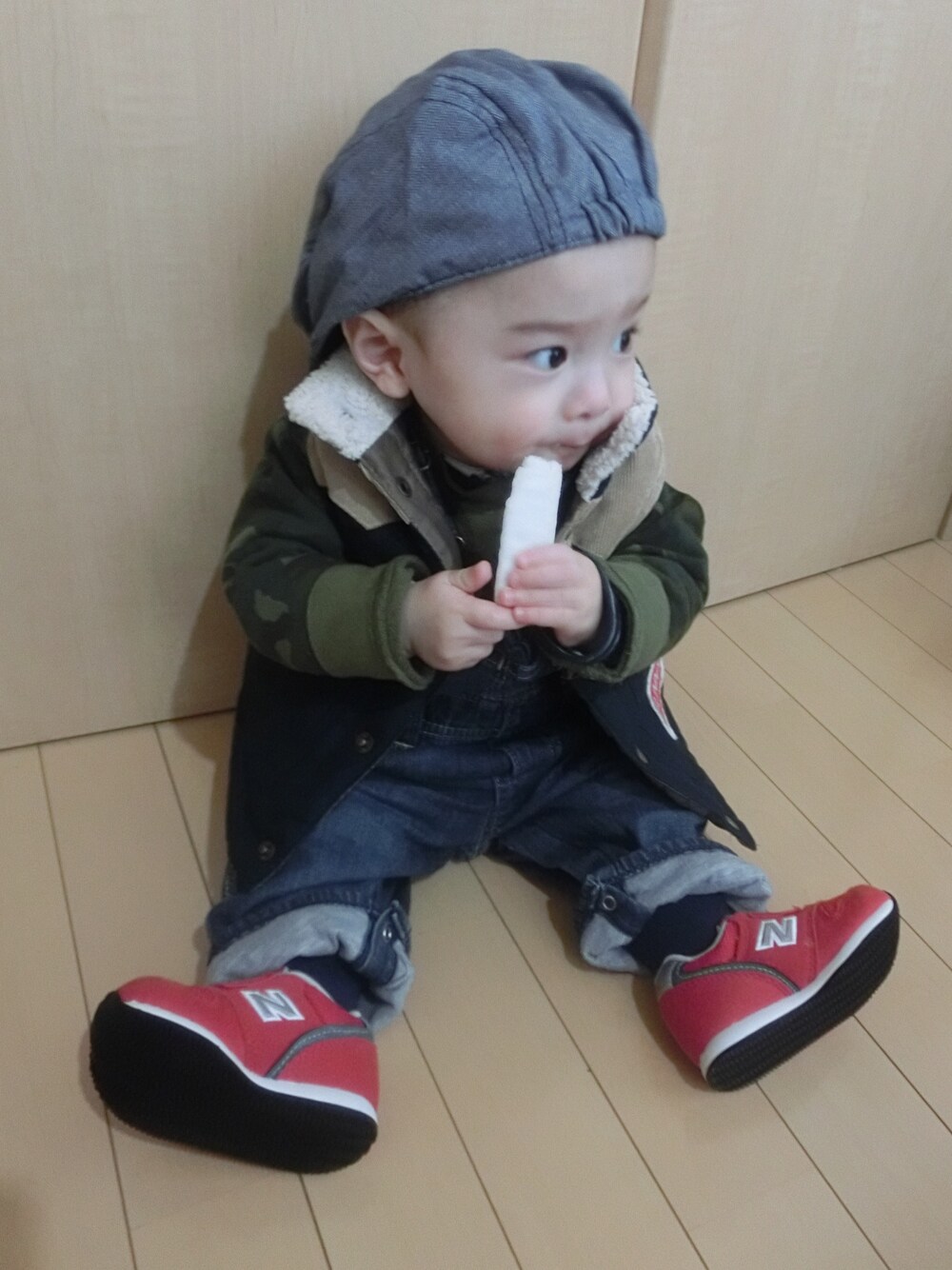 「リンクコーデ、ベビーコーデ、キッズコーデ、男の子コーデ、親子コーデ」｜「ZARAのアイテム（ハンチング/ベレー帽、ブルー系）」を使った、なおりとさん（キッズ・70cm）の冬コーディネートの1枚目の写真