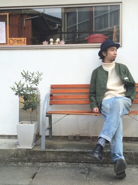 「AMNAEKのアイテム（ジャケット/アウター、グリーン系）」を使った、藤木 寛茂さん（メンズ・178cm）の春コーディネート