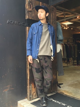 「kholomoのアイテム（デニムジャケット、ブルー系）」を使った、藤木 寛茂さん（メンズ・178cm）の春コーディネート