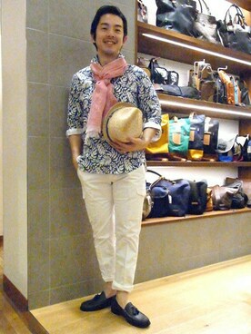 「アイテム（その他シューズ、ブルー系）」を使った、杉本さん（メンズ・172cm）の春コーディネート