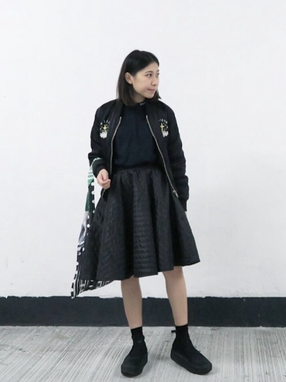 「UNIFのアイテム（ミリタリージャケット、ブラック系）」を使った、Pauさん（レディース・163cm）の春コーディネートの1枚目の写真