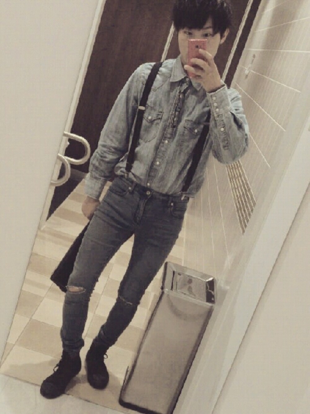 「GU、used、WEGO、デニムオンデニム、ローブランド、サスペンダー、しまむら、クラッチバック」｜「GUのアイテム（パンツ、グレー系）」を使った、ひろろん。さん（メンズ・170cm）の秋コーディネートの1枚目の写真
