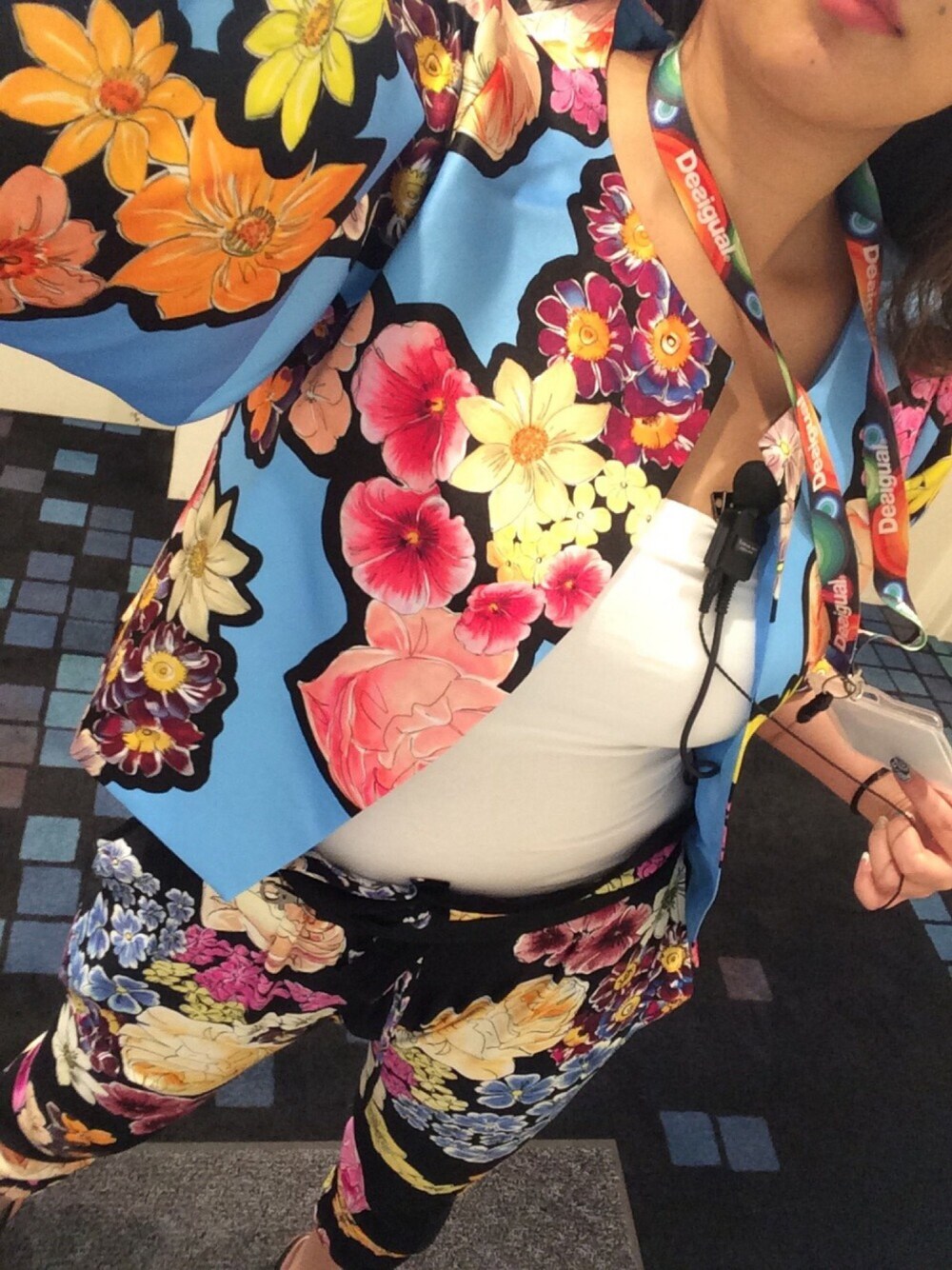 「Desigualの「Desigual/デシグアル」ラクロワ花柄サルエルパンツ（その他パンツ、ブラック系）」を使った、Midoriさん（レディース・167cm）の夏コーディネートの1枚目の写真