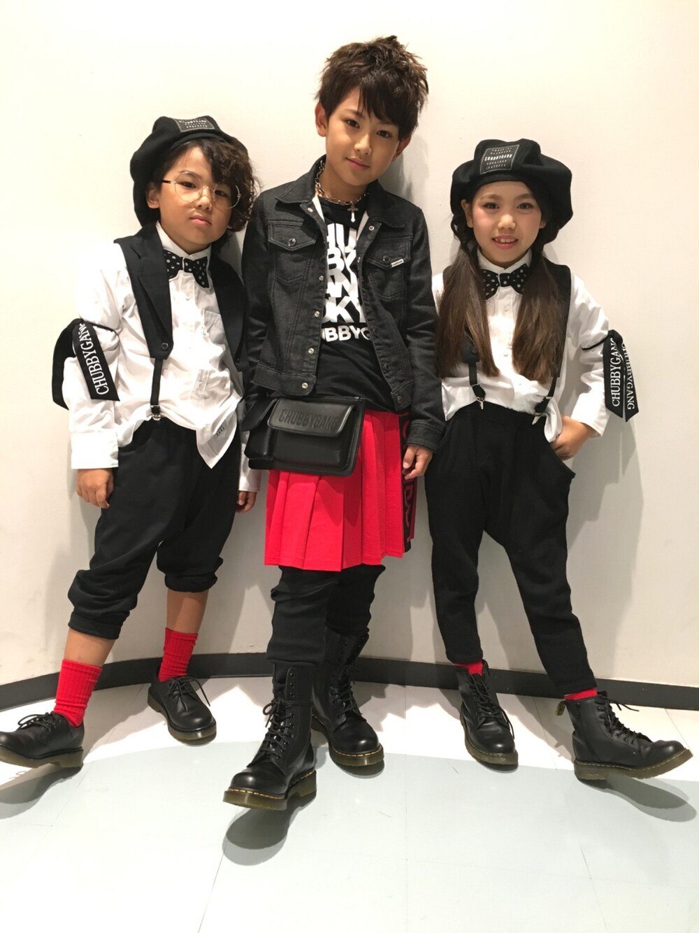 「CHUBBY GANG、Dr.Martens、kids、カップルコーデ、男の子コーデ」｜「CHUBBYGANGのニットデニムデザインジャケット（ブルゾン、ブラック系）」を使った、◍●⌄̈⃝KAIRIꙬ꙳●◍さん（キッズ・136cm）の秋コーディネートの1枚目の写真