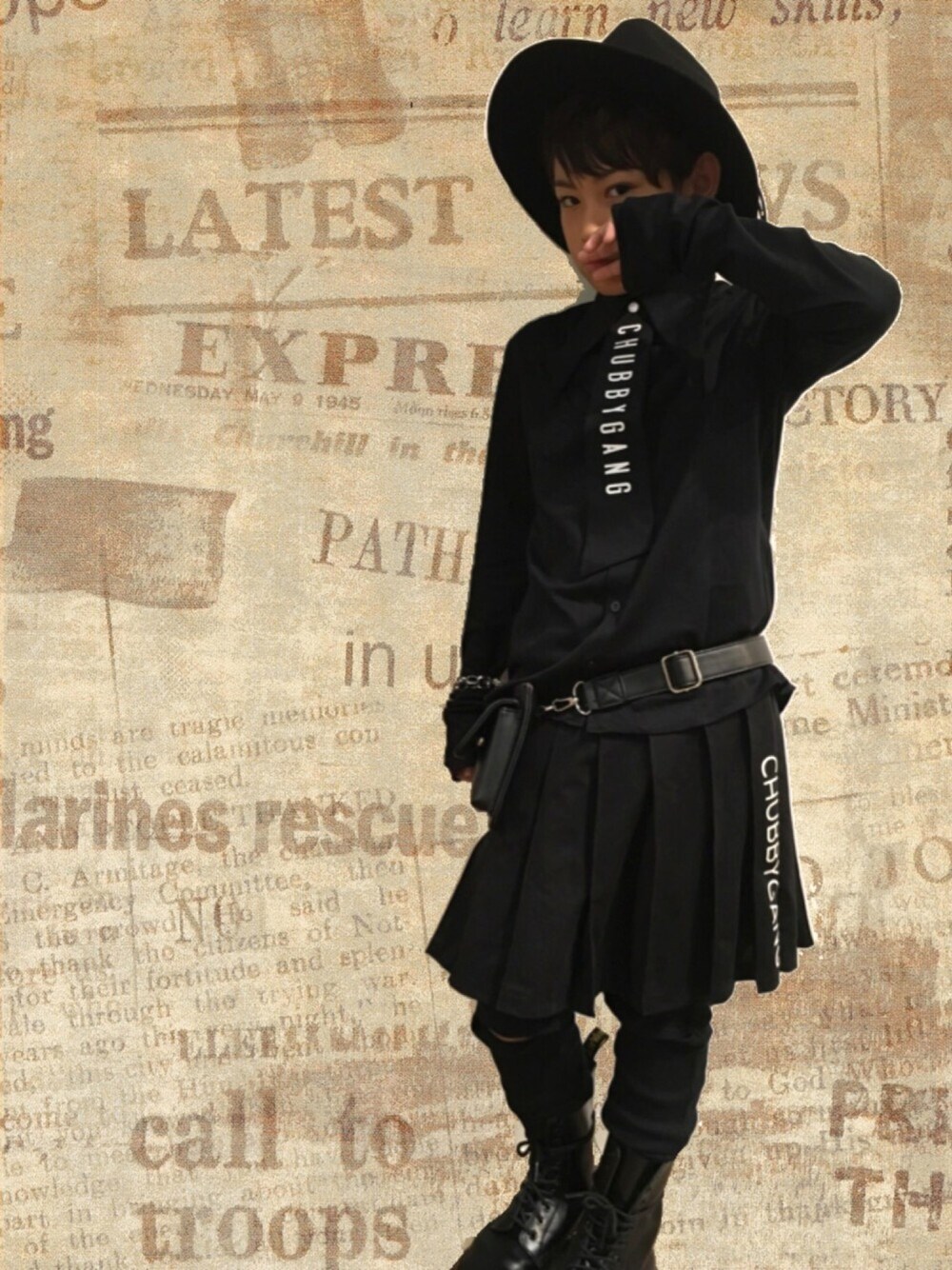 「chubbygang、Dr.Martens、kids、メンズライク、ブラックコーデ」｜「CHUBBYGANGのワイドブリムハット（ハット、ブラック系）」を使った、◍●⌄̈⃝KAIRIꙬ꙳●◍さん（キッズ・136cm）の秋コーディネートの1枚目の写真