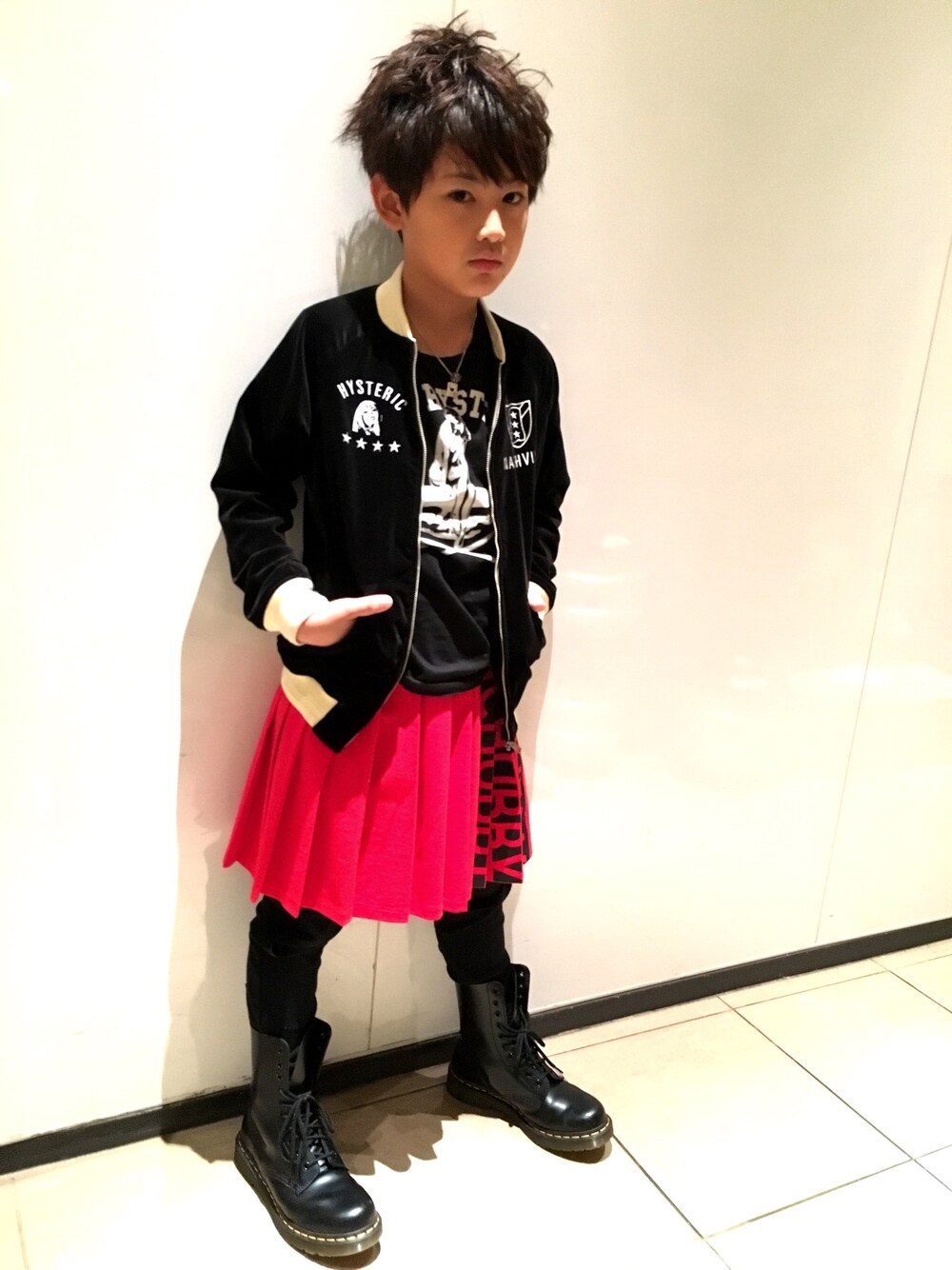 「kids、Dr.Martens、JOEY HYSTERIC」｜「JOEY HYSTERICのNASHVILLE刺繍 別珍スカジャン（その他アウター、ブラック系）」を使った、◍●⌄̈⃝KAIRIꙬ꙳●◍さん（キッズ・136cm）の秋コーディネートの1枚目の写真