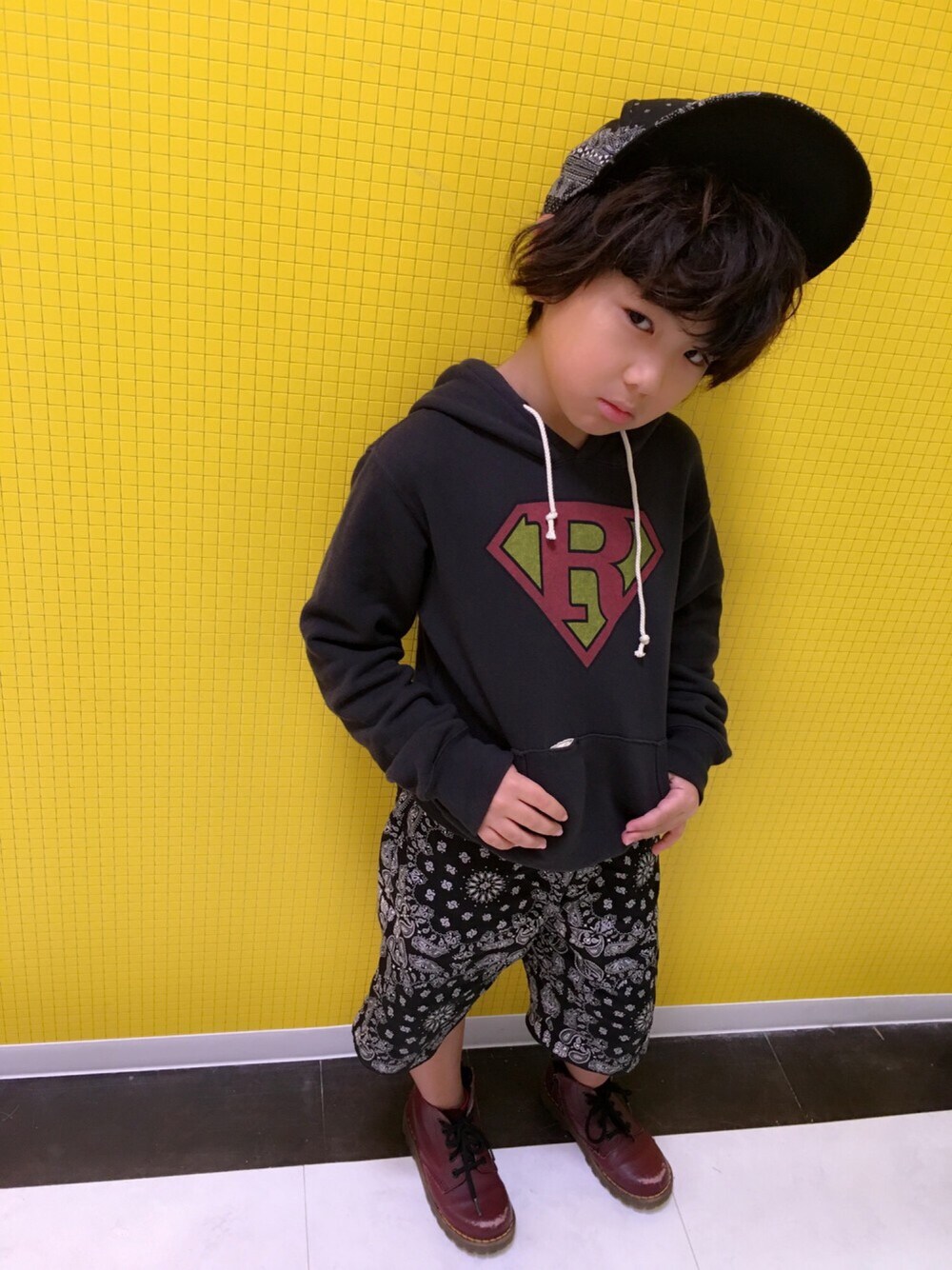 「kids」｜「NEW ERAのアイテム（キャップ、ブラック系）」を使った、◍●⌄̈⃝KAIRIꙬ꙳●◍さん（キッズ・123cm）の秋コーディネートの1枚目の写真