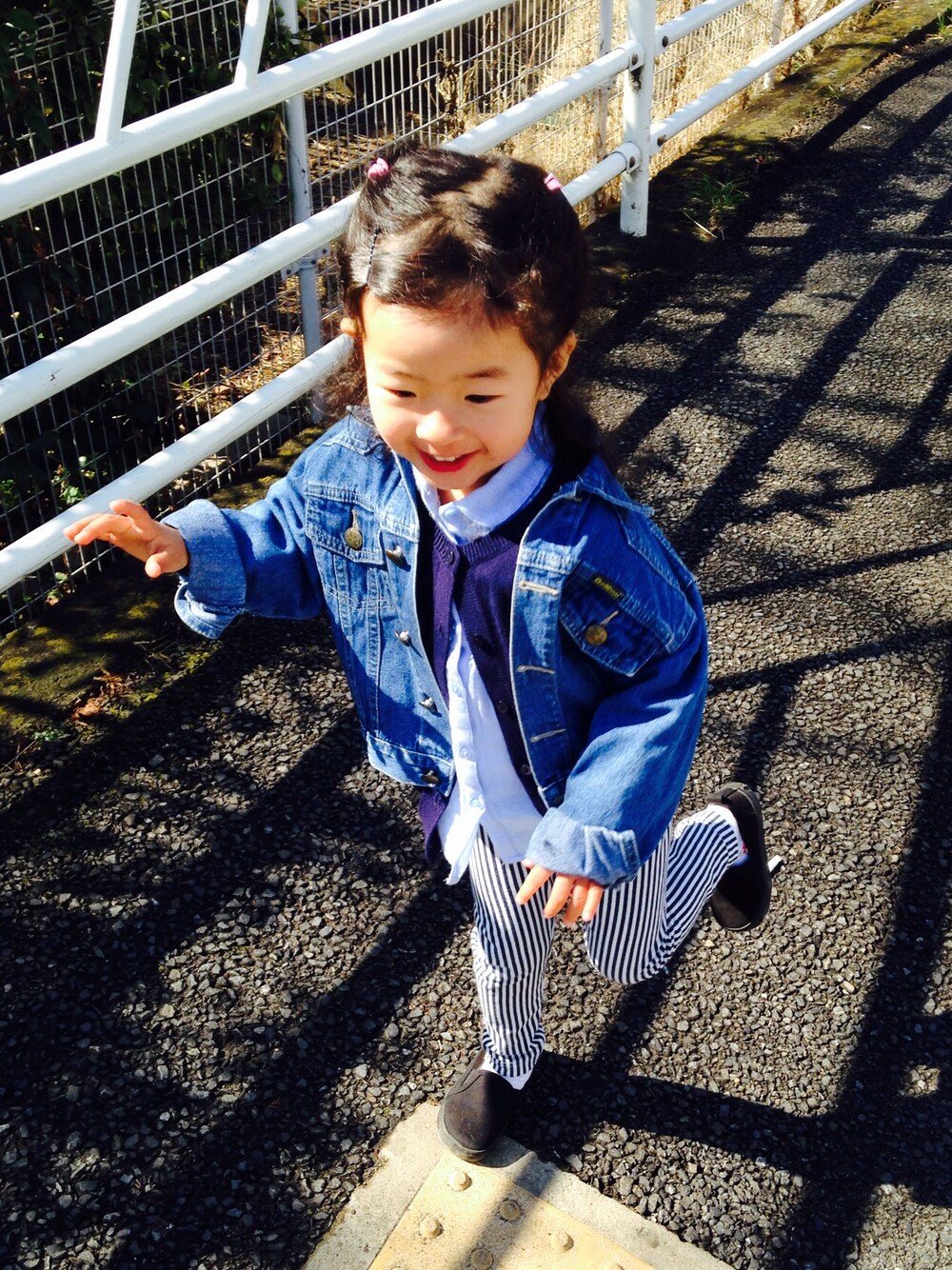 「ZARAKIDS、春のレジャースタイル、ブルー」｜「OSHKOSHのオシュコシュ Gジャン（デニムジャケット、ブルー系）」を使った、ぱんちょさん（キッズ・100cm）の冬コーディネートの1枚目の写真