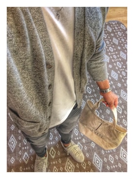 「BEAMS（ビームス）のアイテム（カーディガン/ボレロ、グレー系）」を使った、takashi_Yさん（メンズ）の秋コーディネート