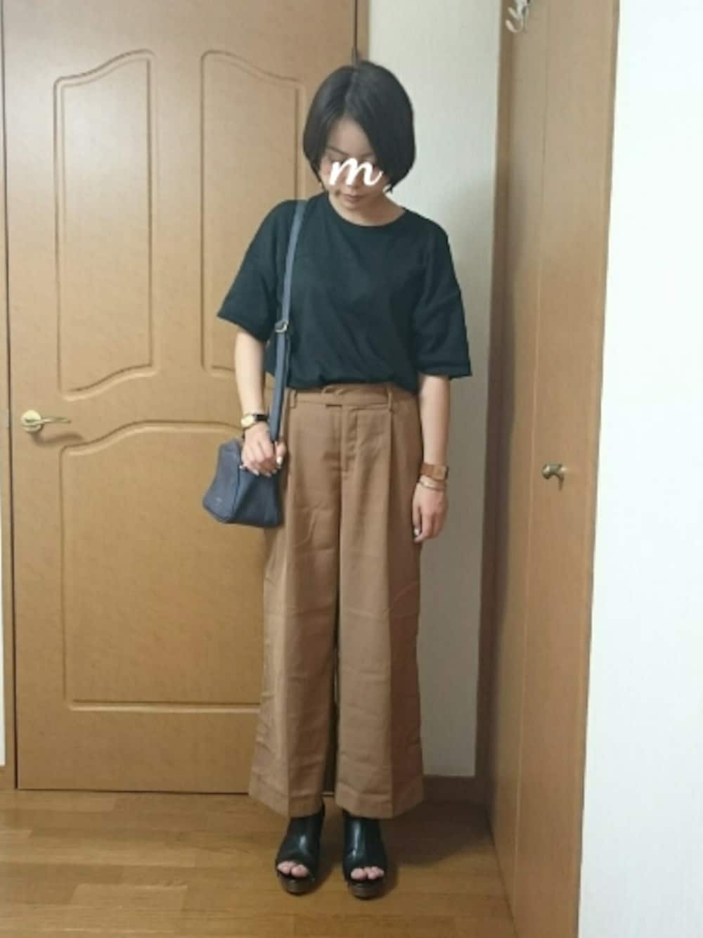 「オトナ女子、大人カジュアル、ワイドパンツ、サンダル、秋のコーデ、GU、ショートヘア」｜「ORiental TRafficの【SALE 30%OFF】【LEE 8月号掲載】春夏新作★スタッズウエッジサンダル★5206（サンダル、ブラック系）」を使った、maimyさん（レディース・160cm）の夏コーディネートの1枚目の写真