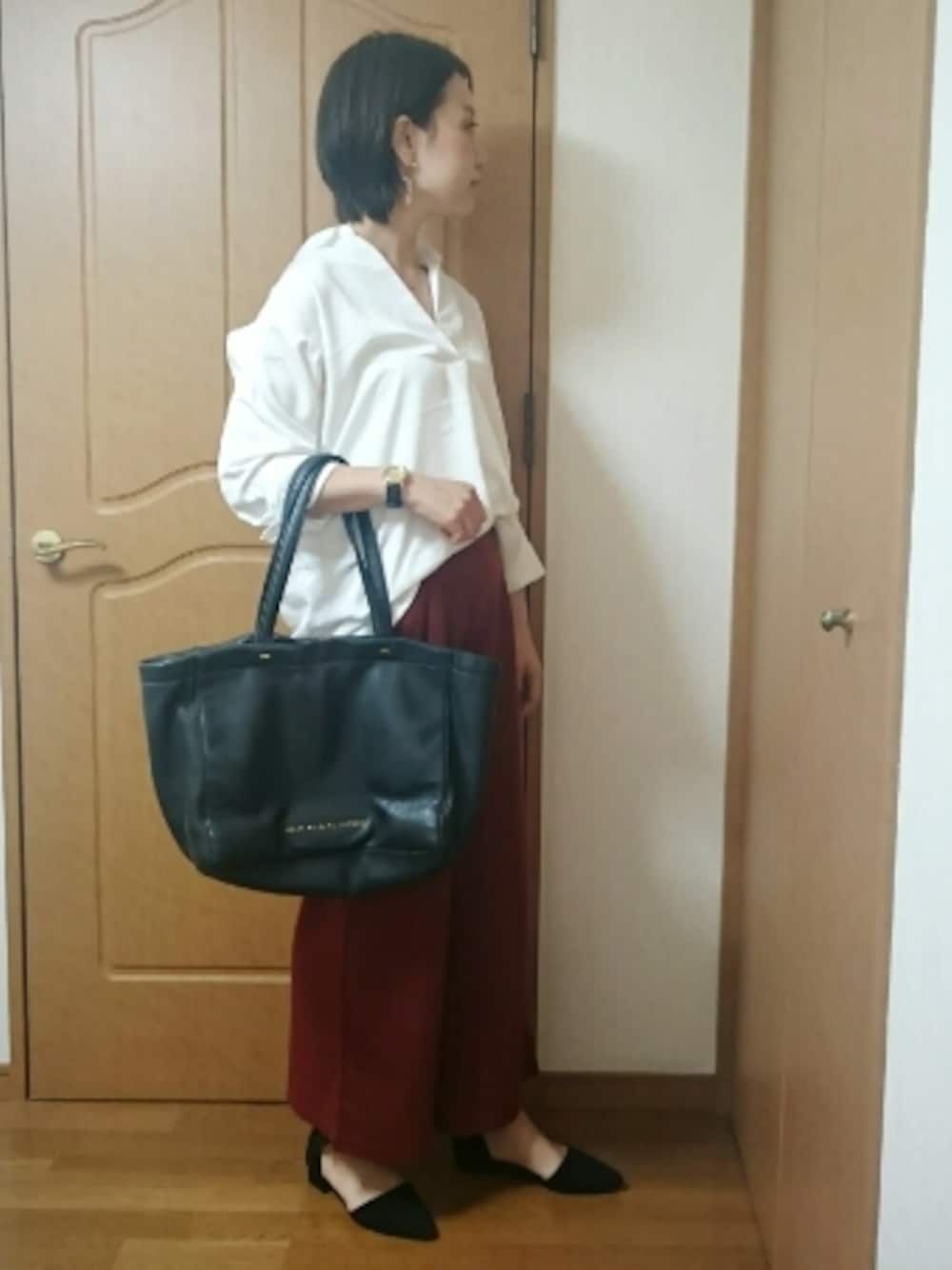 「オトナカジュアル、秋のコーデ、ワイドパンツ、白シャツ、プチプラ、テラコッタ、ショートヘア」｜「GLRのアイテム（その他パンツ、ブラウン系）」を使った、maimyさん（レディース・160cm）の夏コーディネートの1枚目の写真