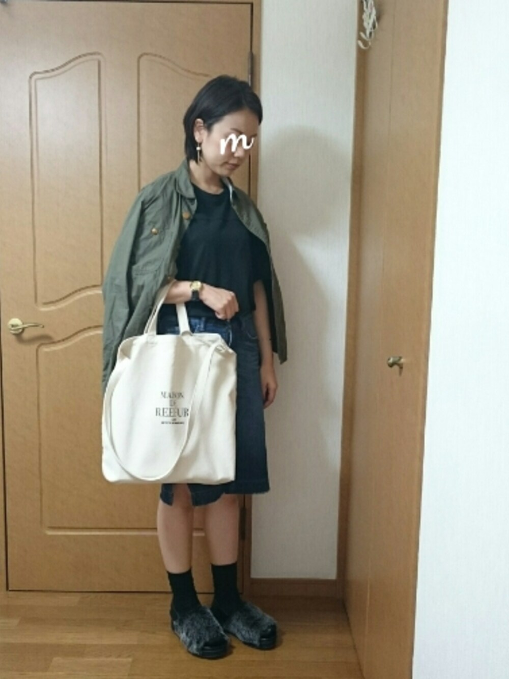 「大人カジュアル、カジュアルコーデ、オトナ女子、秋のコーデ、デニムスカート、ファーサンダル、ミリタリー、ショートヘア、ふしぎ遊戯、鬼宿」｜「GUのアイテム（サンダル、グレー系）」を使った、maimyさん（レディース・160cm）の秋コーディネートの1枚目の写真