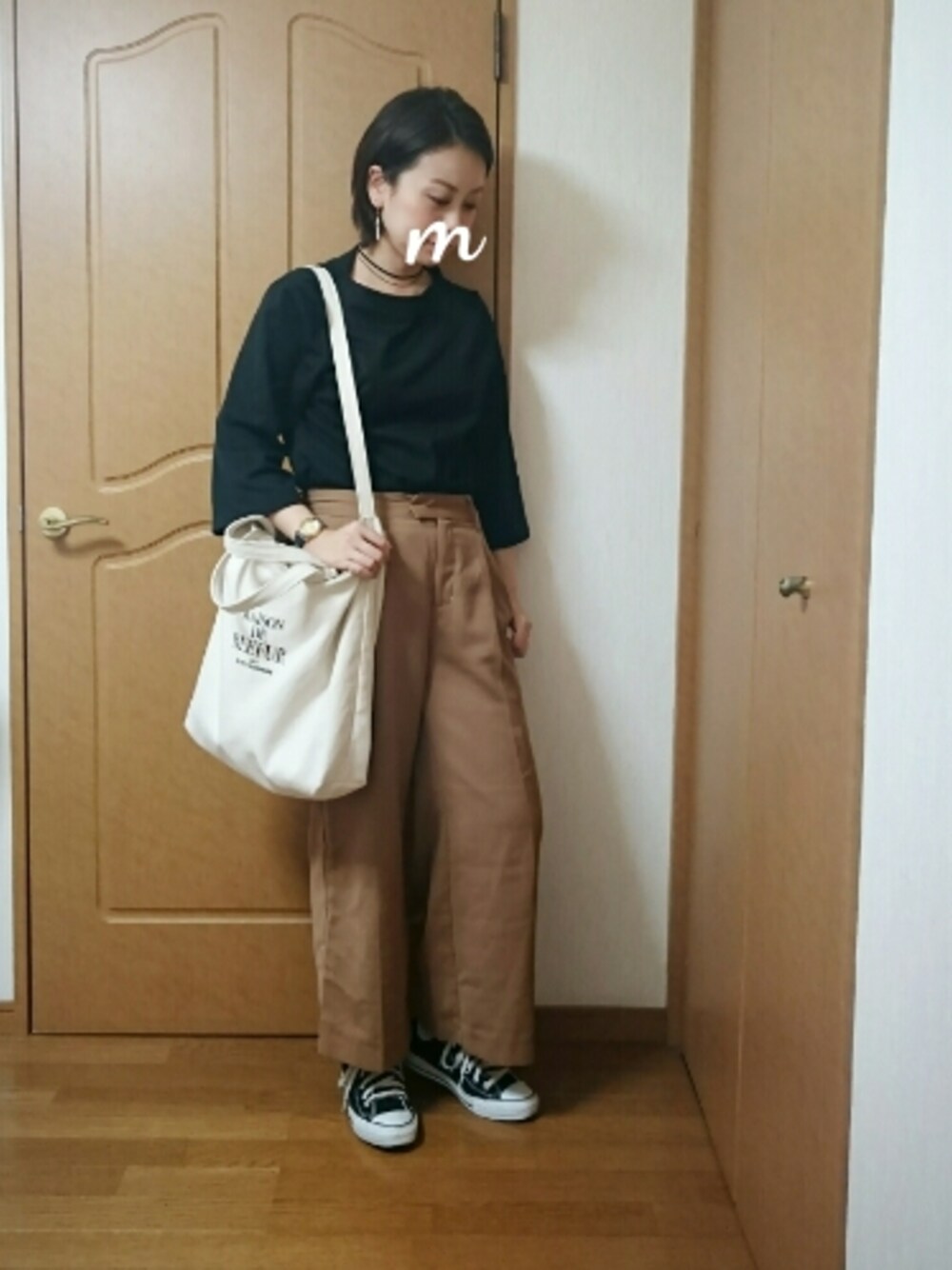 「秋のコーデ、カジュアル、プチプラ、ワイドパンツ、チョーカー、ユニジョ、コンバース、GU、UNIQLO、ショートヘア」｜「CONVERSEのconverse（コンバース） ALL STAR HI（オールスターHI）（スニーカー、ブラック系）」を使った、maimyさん（レディース・160cm）の秋コーディネートの1枚目の写真