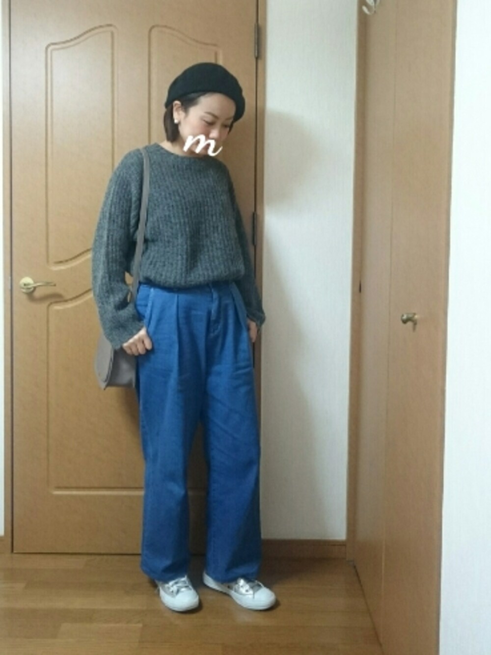 「カジュアル、オトナ女子、プチプラ、GU、UNIQLO、ワイドパンツ、ニット、ベレー帽、スニーカー、converse」｜「UNIQLOのアイテム（ニット/セーター、グレー系）」を使った、maimyさん（レディース・160cm）の秋コーディネートの1枚目の写真