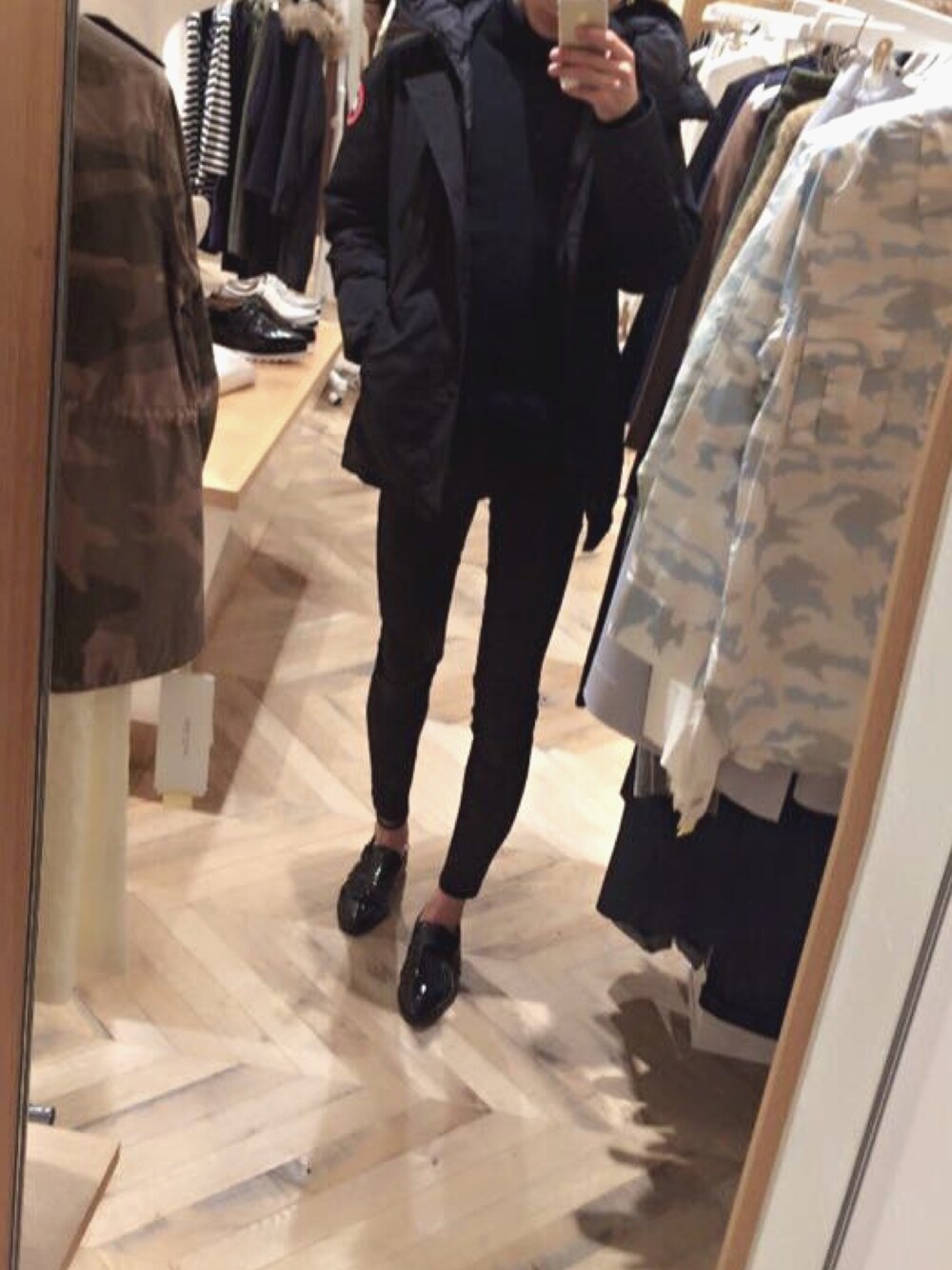 「夏コーデ、冬コーデ、シンプル、ブラックコーデ」｜「BALENCIAGAのアイテム（ナイロンジャケット、ブラック系）」を使った、GAiYU✌︎さん（メンズ・175cm）の秋コーディネートの1枚目の写真