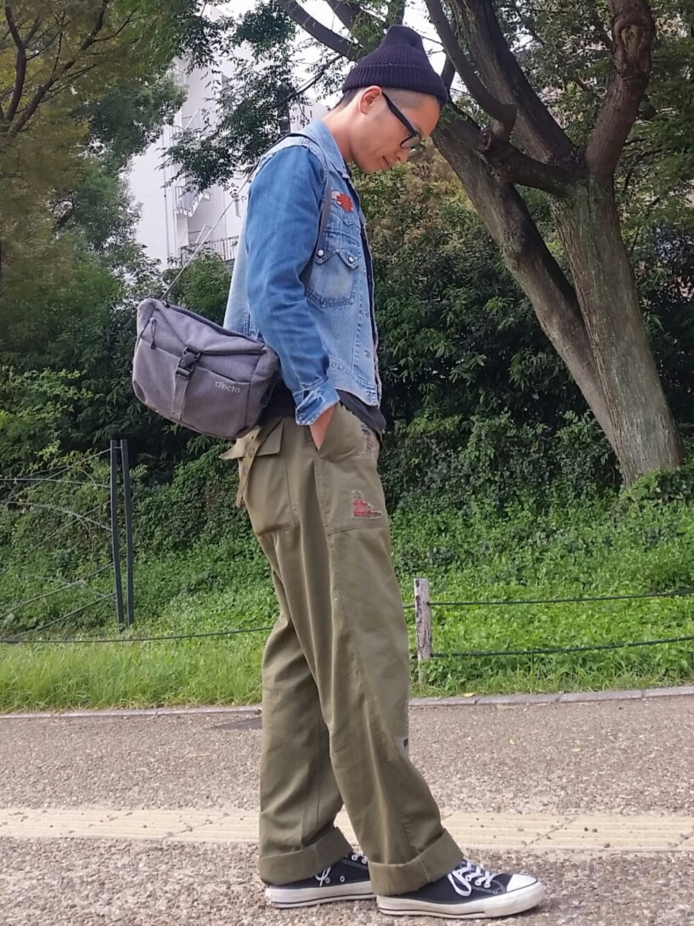 「リーバイス、Levis、デニム、afecta、アフェクタ、バッグ、ショルダーバッグ、古着、ミリタリー」｜「古着のアイテム（その他パンツ、グリーン系）」を使った、ktさん（メンズ・172cm）の秋コーディネートの1枚目の写真