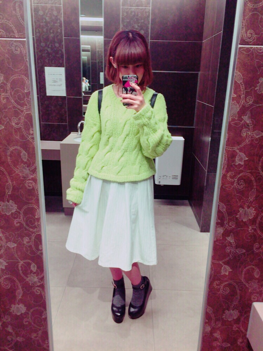 「セーター、ミモレ丈スカート、厚底シューズ」｜「古着屋のアイテム（ニット/セーター、グリーン系）」を使った、中村　もやしさん（レディース・158cm）の秋コーディネートの1枚目の写真