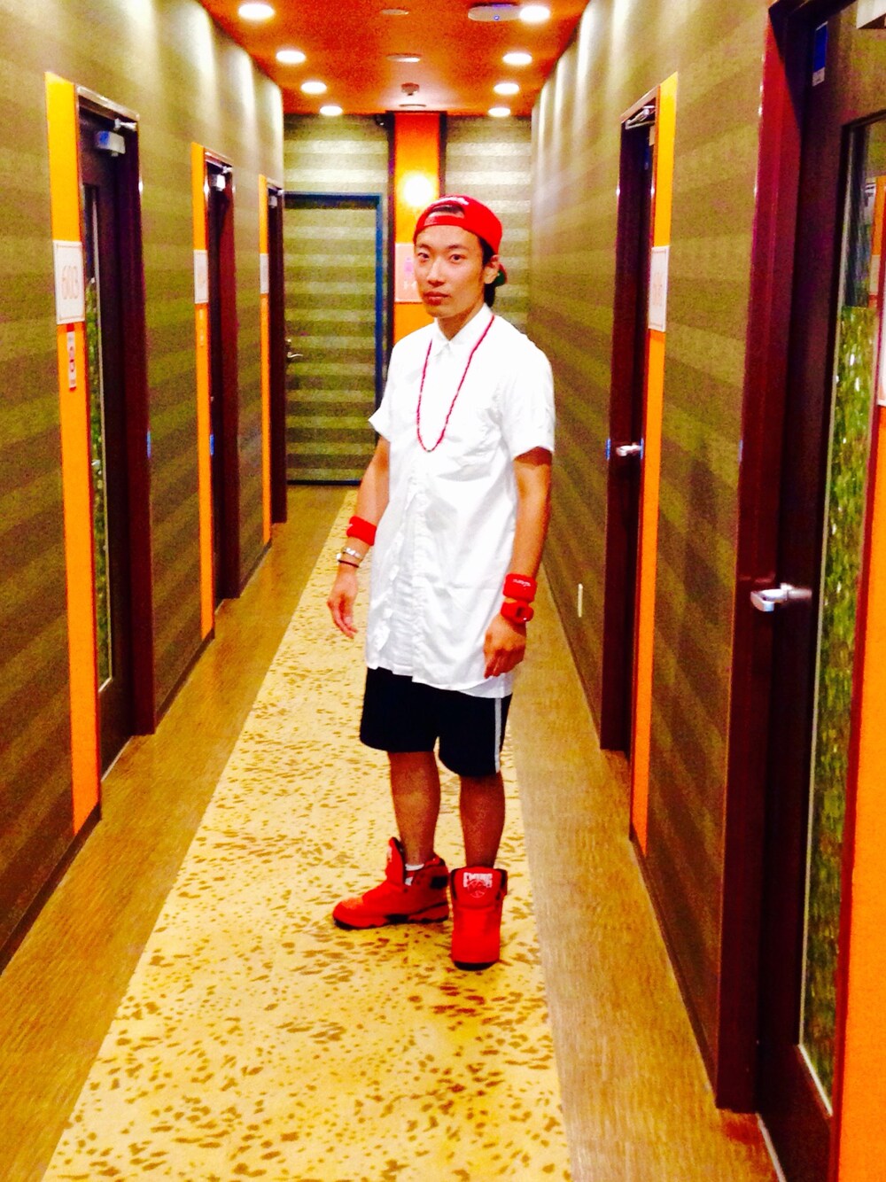 「MITCHELL&NESS、FUVA、SPINNS、ewing、24karats、HARE、red、street、mode、ストリート」｜「Mitchell&Nessのアイテム（キャップ、レッド系）」を使った、こじこじさん（メンズ・170cm）の夏コーディネートの1枚目の写真
