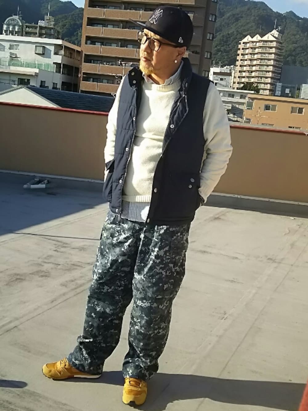 「秋、ootd、迷彩、おでかけ、ニューエラ、ナイキ、中年、アメカジ、jewish 、wigga」｜「米海軍支給品のアイテム（カーゴパンツ、ブルー系）」を使った、M. Okinoueさん（メンズ・168cm）の秋コーディネートの1枚目の写真