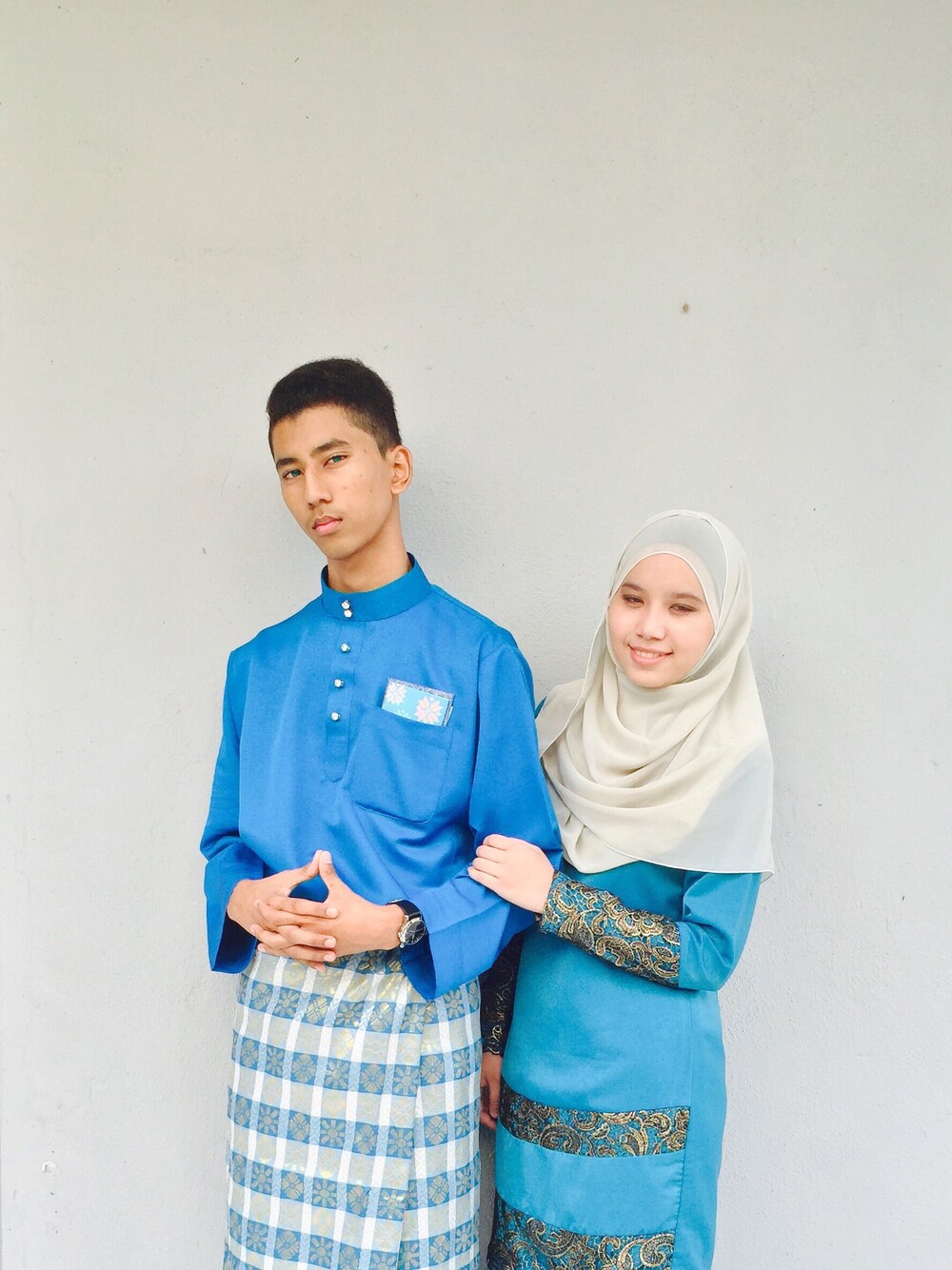 「hariraya、raya、bajumelayu、cekakmusang、sampin、POLO、ootd」｜「POLOのアイテム（アナログ腕時計、ブラック系）」を使った、Huzzaleyさん（メンズ・170cm）の秋コーディネートの1枚目の写真
