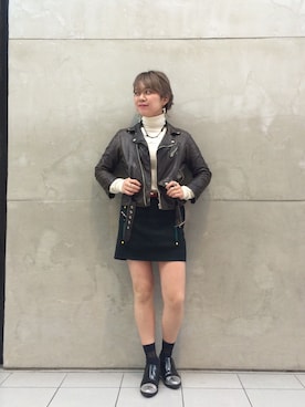 「ライタースジャケット」｜「アイテム（アクセサリー）」を使った、松下恵さん（レディース・156cm）の秋コーディネート