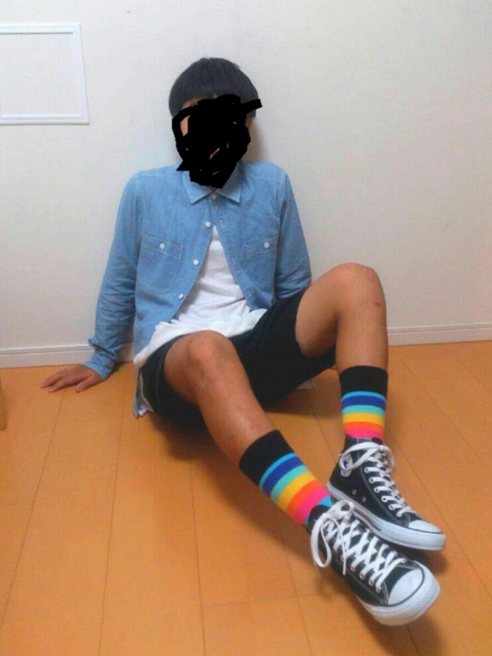 「雨の日コーデ、RAGEBLUE、happy socks、オールスター、コンバース、グローバルワーク(GLOBAL WORK)、WEGO、ハーフパンツ」｜「Happy SocksのHappy Socks ボーダーカラーソックス（ソックス/靴下、イエロー系）」を使った、RYOTAさん（メンズ・162cm）の夏コーディネートの1枚目の写真
