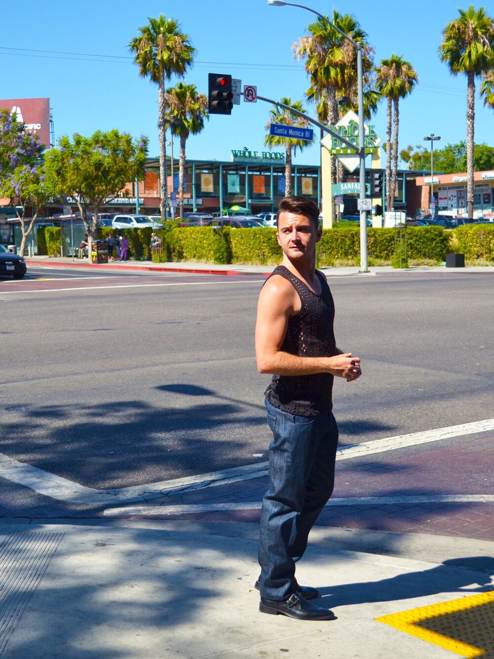 「ootd、summer、West hollywood、blogger、lifestyle、ready to wear、tailored、fashion、fashion blogger、menswear」｜「pedro rubio tailoredのアイテム（タンクトップ、ブラック系）」を使った、Kyle Langanさん（メンズ・175cm）の夏コーディネートの1枚目の写真
