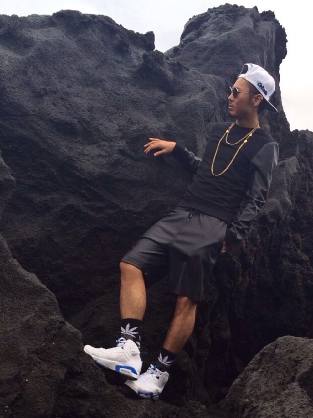 「street、AJ6、MITCHELL&NESS、モノクロ、レザー」｜「TOPMANのアイテム（スウェット、ブラック系）」を使った、Daiki Kanzakiさん（メンズ・176cm）の秋コーディネートの1枚目の写真