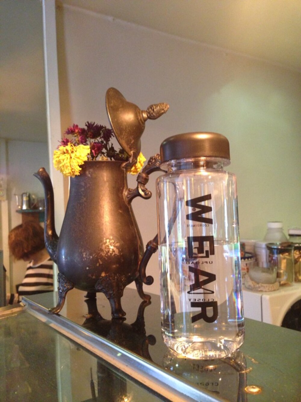「WEARBOTTLE、웨어보틀」｜「wearのアイテム（グラス/マグカップ/タンブラー、ホワイト系）」を使った、Gloria Parkさん（レディース・162cm）の秋コーディネートの1枚目の写真