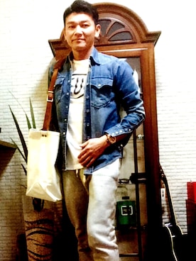 「ダンガリーシャツ」｜「アイテム（腕時計）」を使った、yozoさん（メンズ・174cm）の冬コーディネート