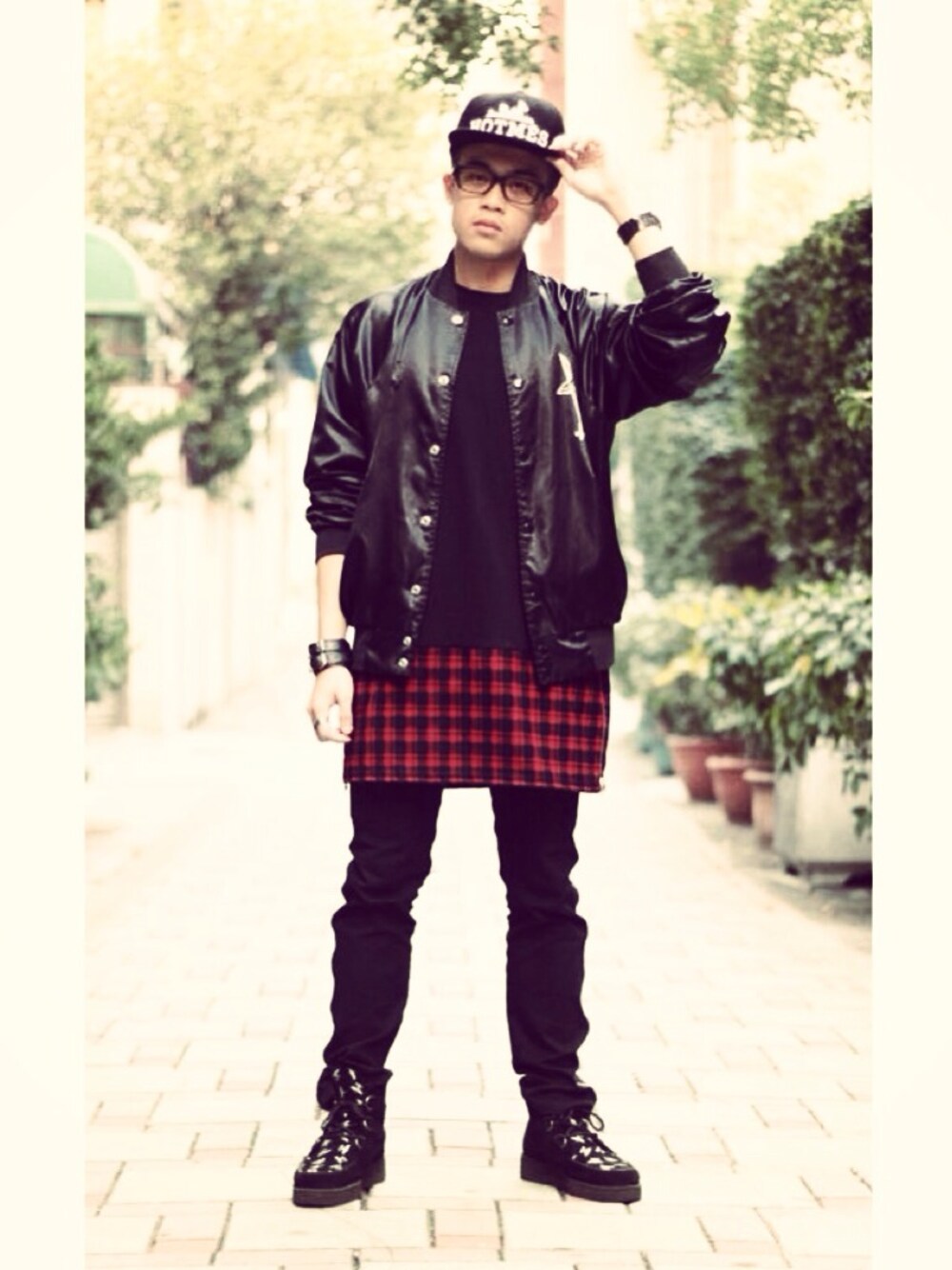 「BOY LONDON、Taiwan、street、UNIF、UNDERGROUND、HERMES、ACTUAL PAIN、fashion killa、hotmes」｜「UNDERGROUNDのアイテム（ブーツ、ブラック系）」を使った、Dannyさん（メンズ・168cm）の夏コーディネートの1枚目の写真