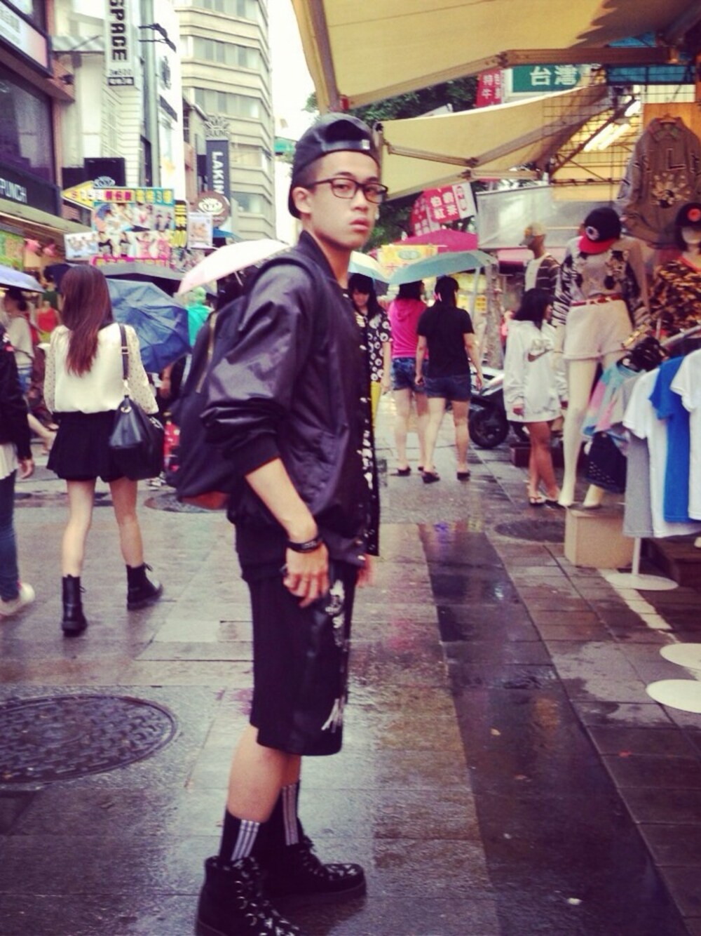 「BOY LONDON、adidas、UNDERGROUND、ACTUAL PAIN、ED HARDY、oatw」｜「actual painのアイテム（その他アウター、ブラック系）」を使った、Dannyさん（メンズ・168cm）の夏コーディネートの1枚目の写真